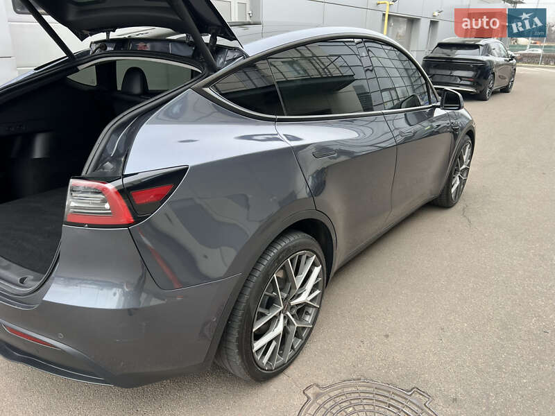 Внедорожник / Кроссовер Tesla Model Y 2022 в Киеве
