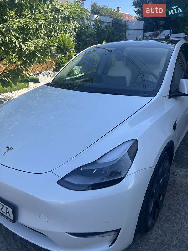 Tesla Model Y 2023