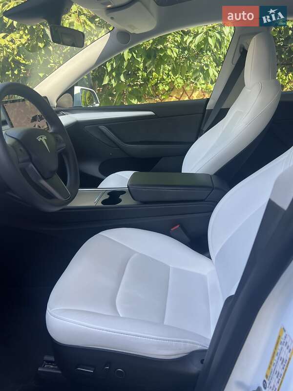 Внедорожник / Кроссовер Tesla Model Y 2023 в Черновцах