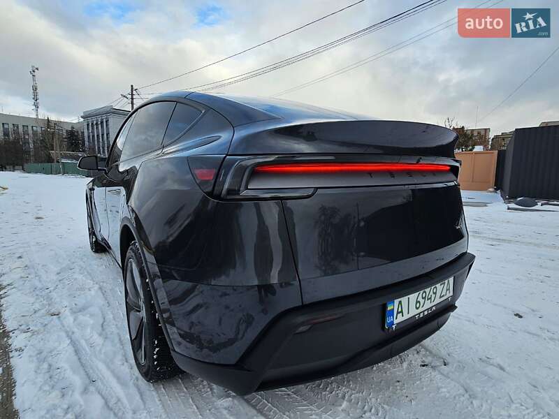 Позашляховик / Кросовер Tesla Model Y 2025 в Києві фото 4 Позашляховик / Кросовер Tesla Model Y 2025 в Києві