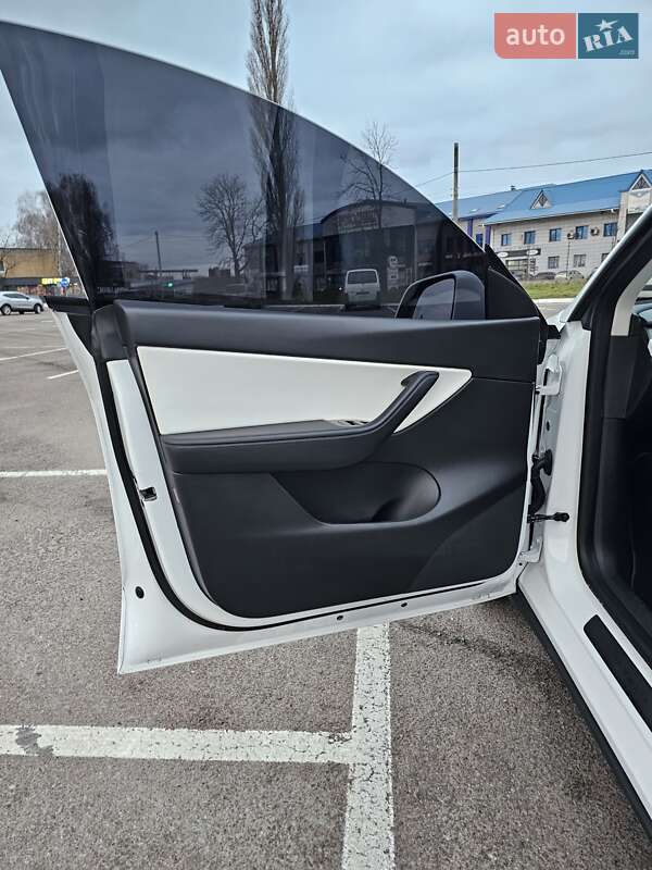 Внедорожник / Кроссовер Tesla Model Y 2020 в Житомире