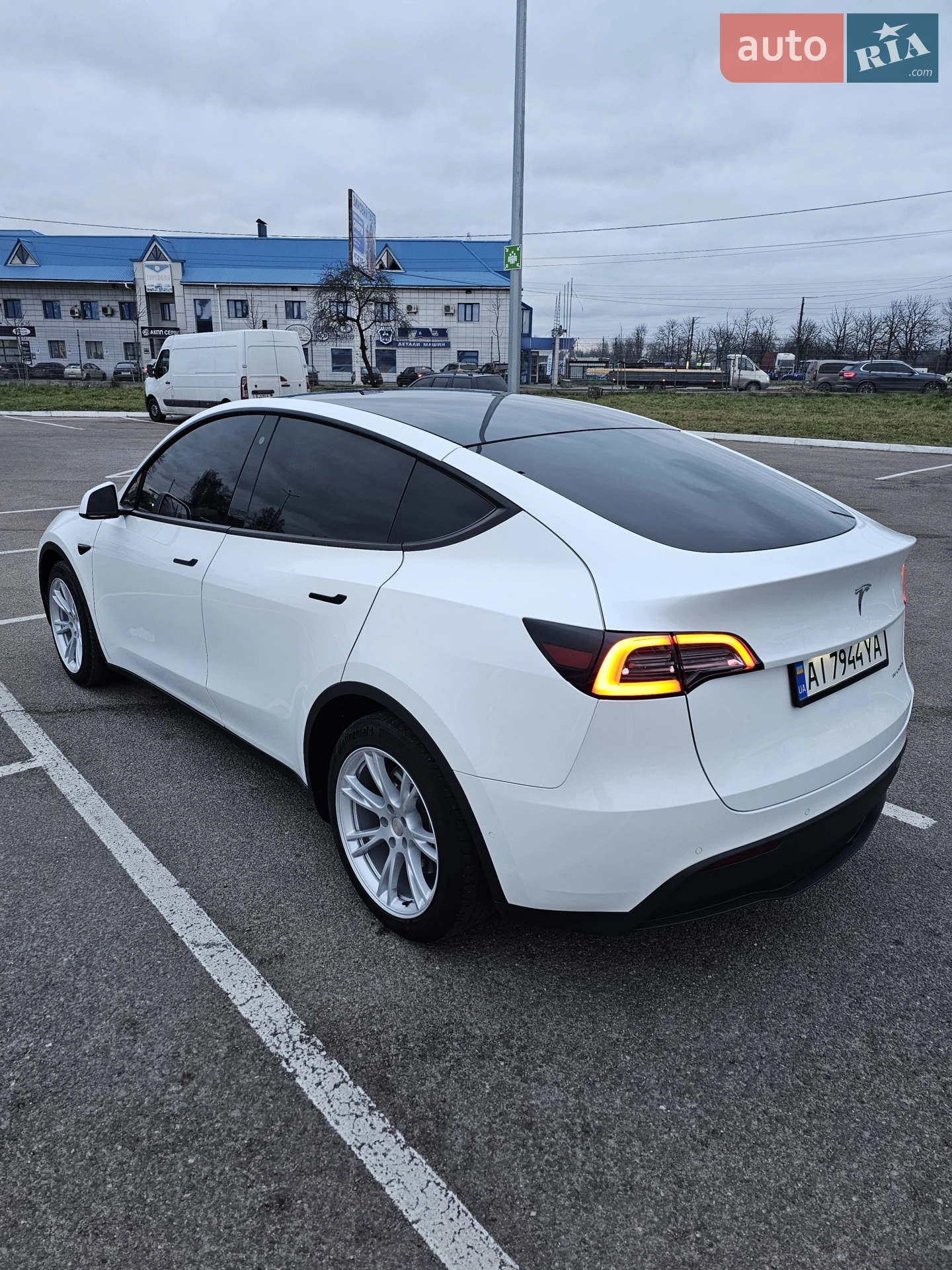 2020 Tesla Model Y - мініатюра 8