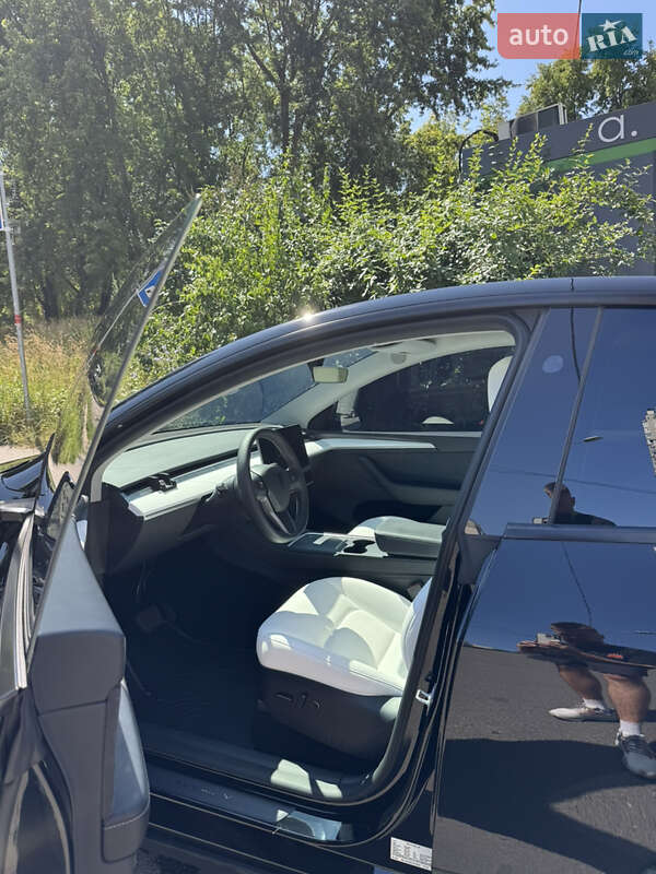 Внедорожник / Кроссовер Tesla Model Y 2023 в Киеве