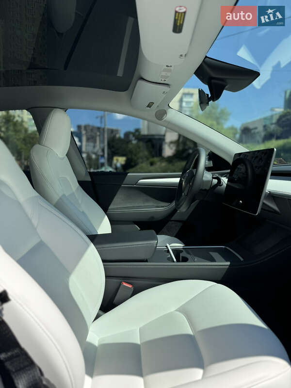 Внедорожник / Кроссовер Tesla Model Y 2023 в Киеве