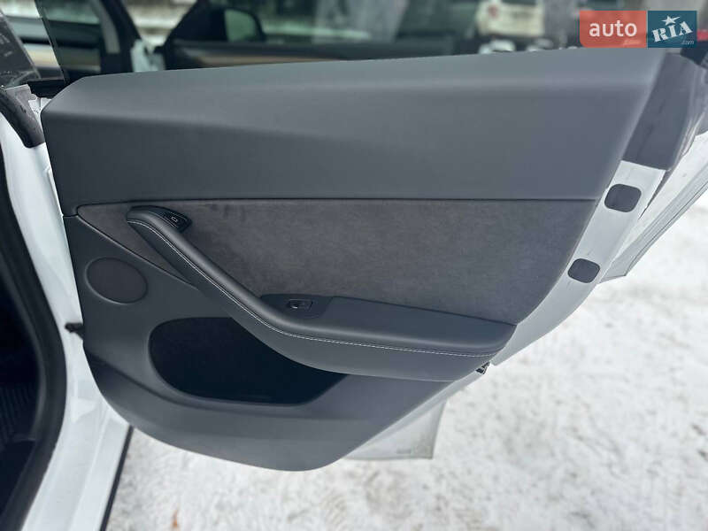 Внедорожник / Кроссовер Tesla Model Y 2022 в Киеве