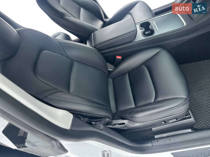 Внедорожник / Кроссовер Tesla Model Y 2022 в Киеве