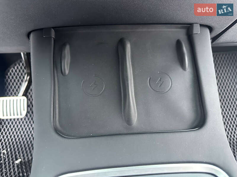 Внедорожник / Кроссовер Tesla Model Y 2022 в Киеве