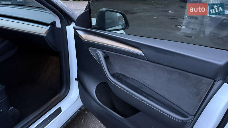 Внедорожник / Кроссовер Tesla Model Y 2024 в Луцке