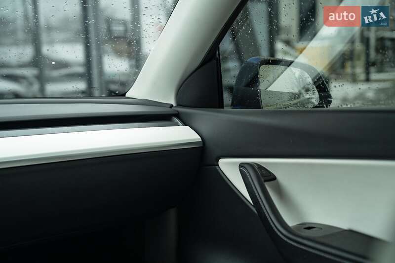 Позашляховик / Кросовер Tesla Model Y 2020 в Чернівцях фото 39 Позашляховик / Кросовер Tesla Model Y 2020 в Чернівцях