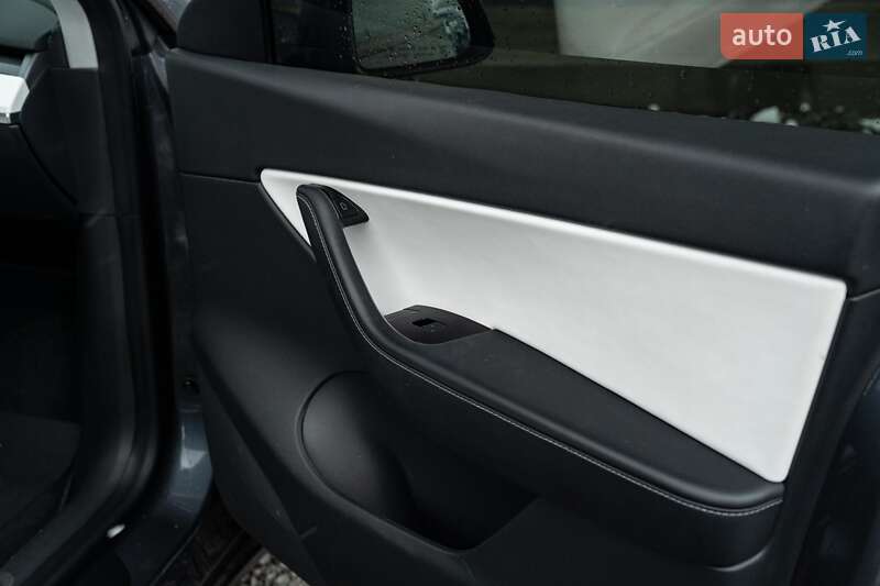 Позашляховик / Кросовер Tesla Model Y 2020 в Чернівцях фото 44 Позашляховик / Кросовер Tesla Model Y 2020 в Чернівцях