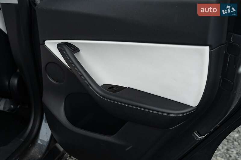 Позашляховик / Кросовер Tesla Model Y 2020 в Чернівцях фото 46 Позашляховик / Кросовер Tesla Model Y 2020 в Чернівцях