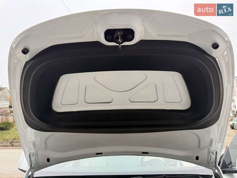 Внедорожник / Кроссовер Tesla Model Y 2021 в Тернополе