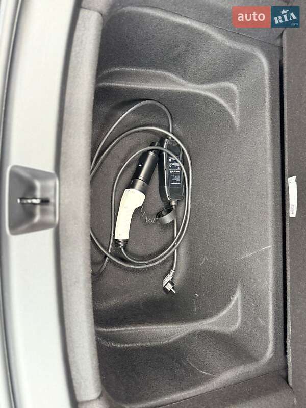 Внедорожник / Кроссовер Tesla Model Y 2021 в Тернополе