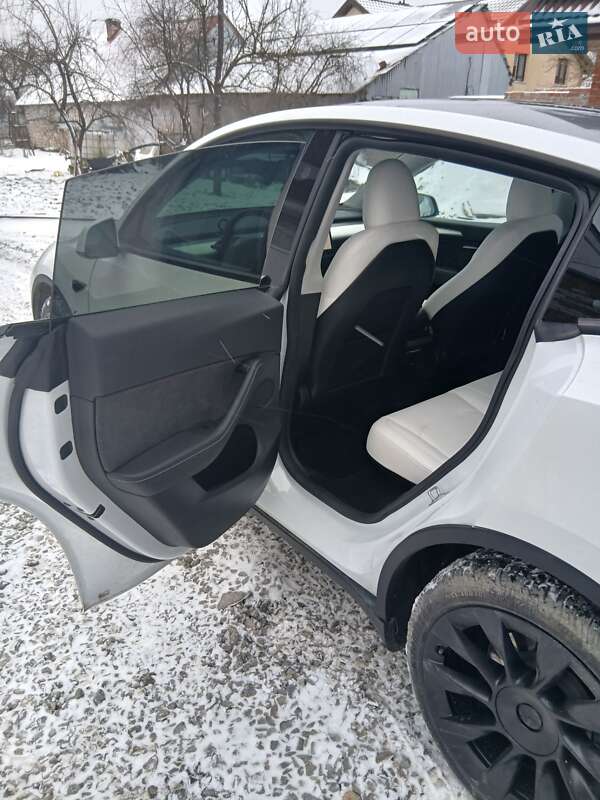 Внедорожник / Кроссовер Tesla Model Y 2023 в Городке