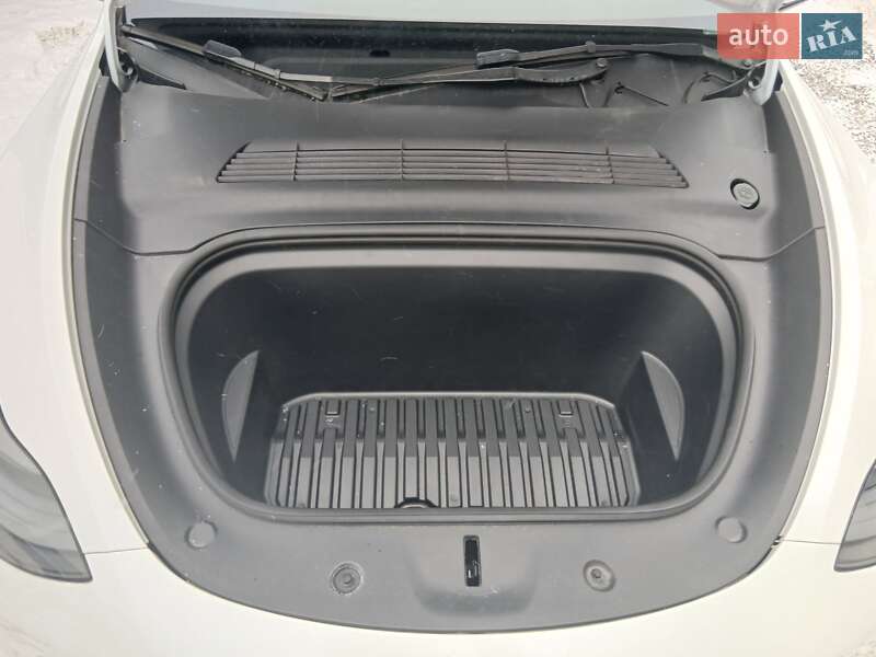 Внедорожник / Кроссовер Tesla Model Y 2023 в Городке