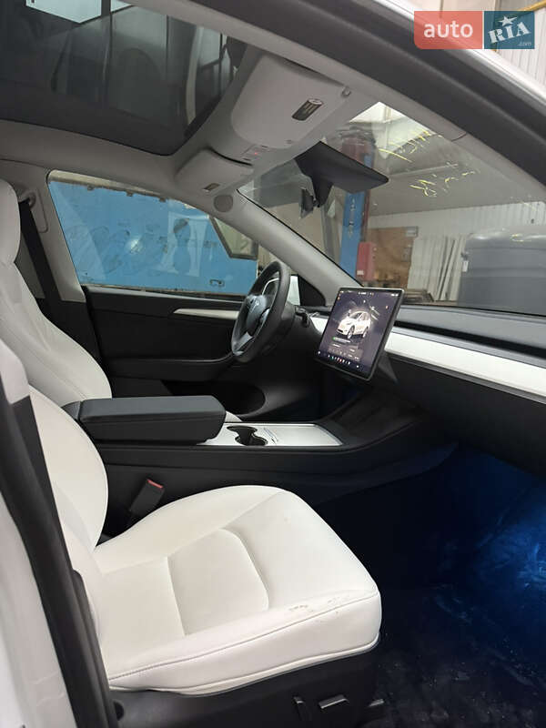 Внедорожник / Кроссовер Tesla Model Y 2023 в Первомайске