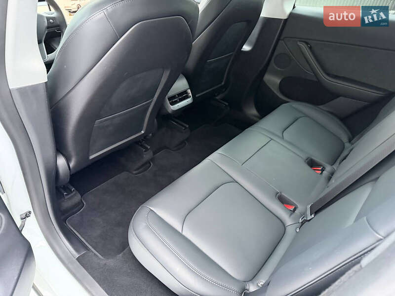 Внедорожник / Кроссовер Tesla Model Y 2023 в Львове