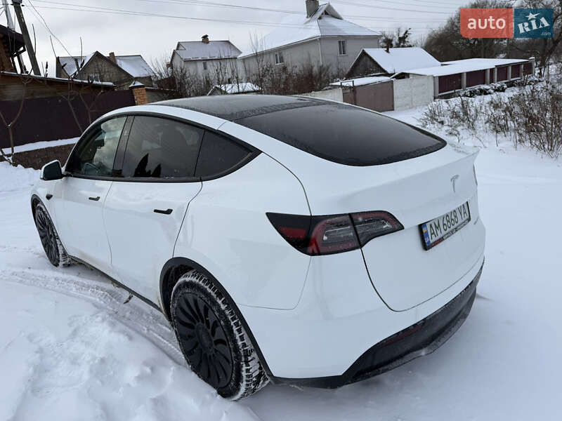 2023 Tesla Model Y, VIN 7SAYGAEEXPF829729:plate — фото 1 (autoria)