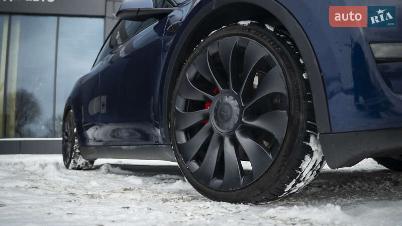Внедорожник / Кроссовер Tesla Model Y 2022 в Киеве