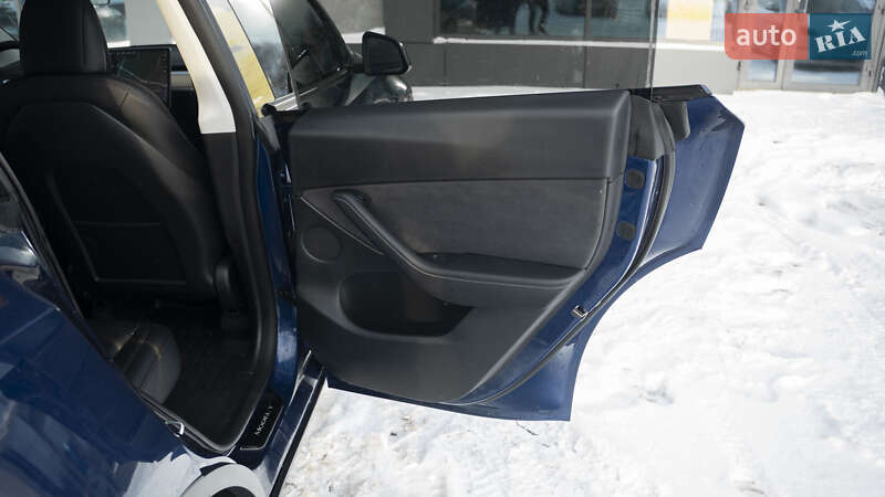 Внедорожник / Кроссовер Tesla Model Y 2022 в Киеве