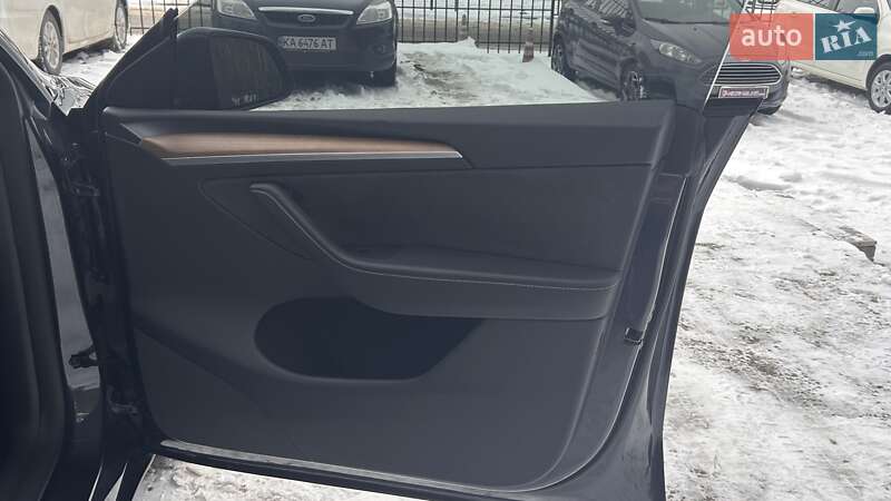 Внедорожник / Кроссовер Tesla Model Y 2024 в Киеве