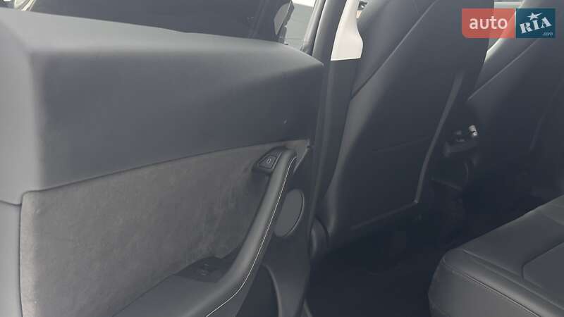 Внедорожник / Кроссовер Tesla Model Y 2024 в Киеве