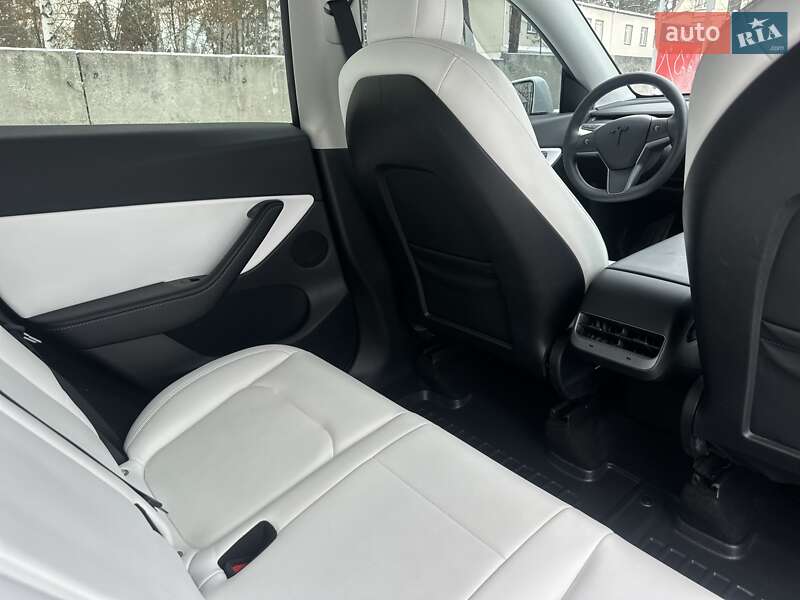 Внедорожник / Кроссовер Tesla Model Y 2022 в Киеве