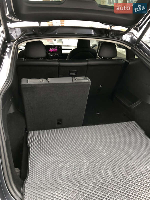 Позашляховик / Кросовер Tesla Model Y 2023 в Львові фото 17 Позашляховик / Кросовер Tesla Model Y 2023 в Львові