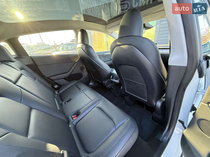 Внедорожник / Кроссовер Tesla Model Y 2024 в Стрые