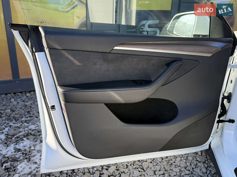 Внедорожник / Кроссовер Tesla Model Y 2024 в Стрые