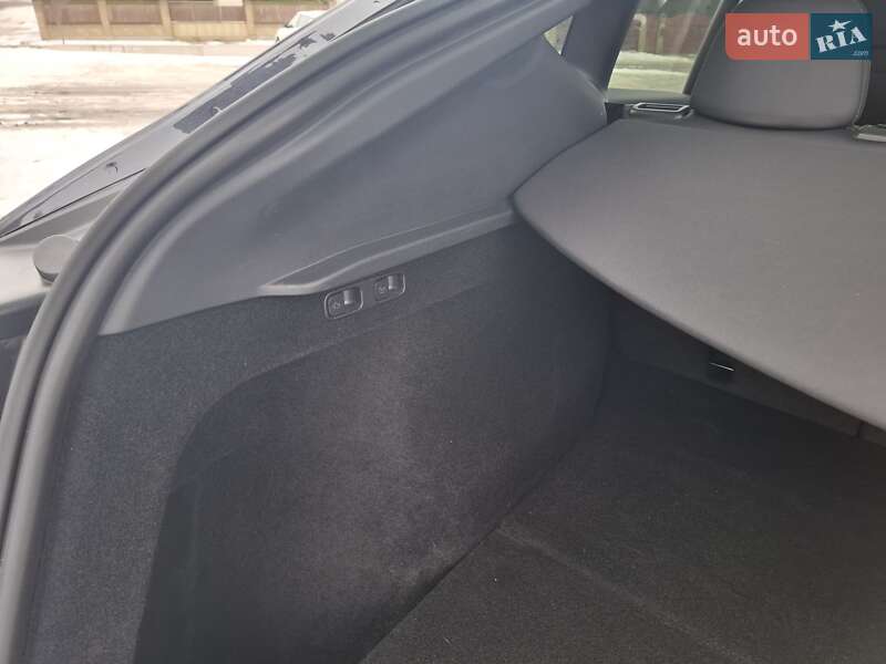 Позашляховик / Кросовер Tesla Model Y 2024 в Рівному