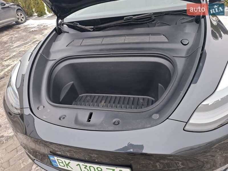 Позашляховик / Кросовер Tesla Model Y 2024 в Рівному