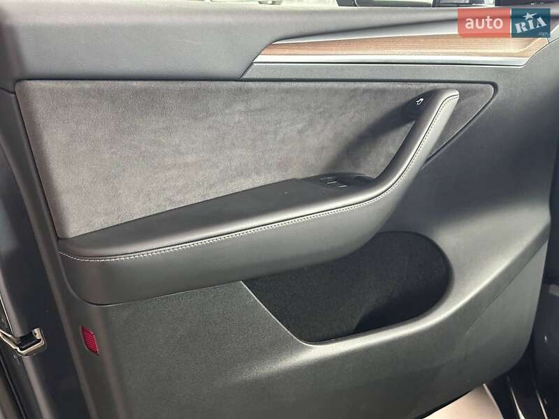 Позашляховик / Кросовер Tesla Model Y 2023 в Одесі фото 18 Позашляховик / Кросовер Tesla Model Y 2023 в Одесі