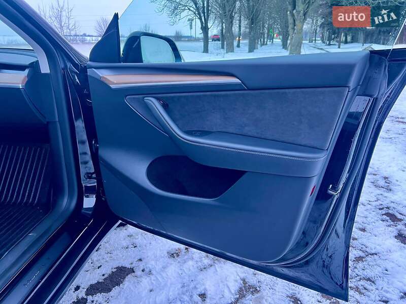 Внедорожник / Кроссовер Tesla Model Y 2024 в Миргороде