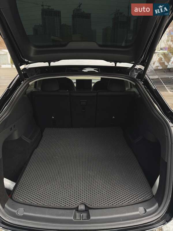 Внедорожник / Кроссовер Tesla Model Y 2024 в Киеве