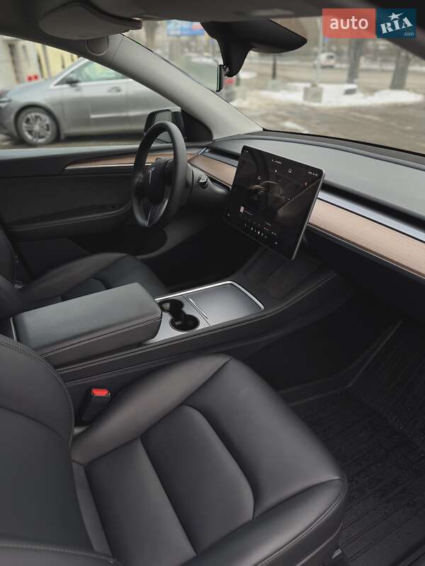 Внедорожник / Кроссовер Tesla Model Y 2024 в Киеве