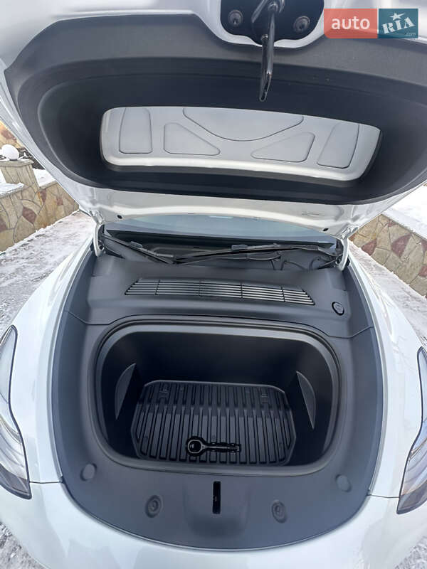 Внедорожник / Кроссовер Tesla Model Y 2023 в Тернополе