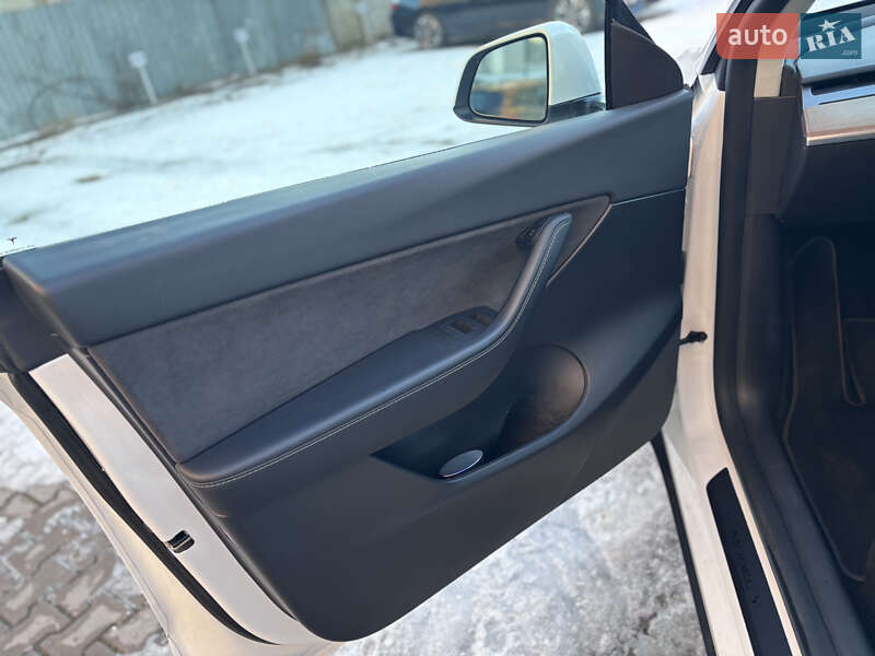 Внедорожник / Кроссовер Tesla Model Y 2021 в Ивано-Франковске