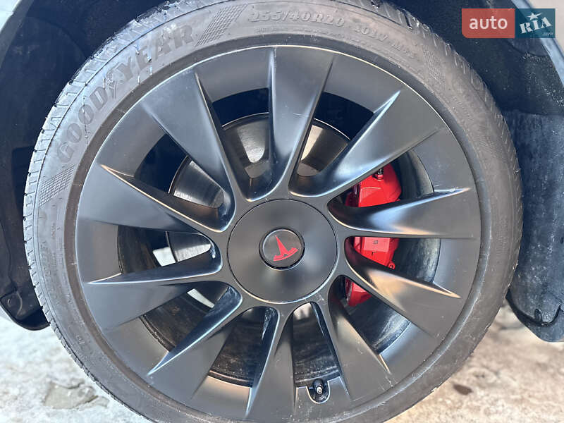 Внедорожник / Кроссовер Tesla Model Y 2021 в Ивано-Франковске