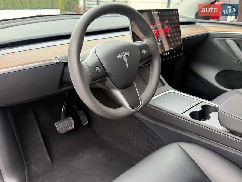 Внедорожник / Кроссовер Tesla Model Y 2024 в Ивано-Франковске