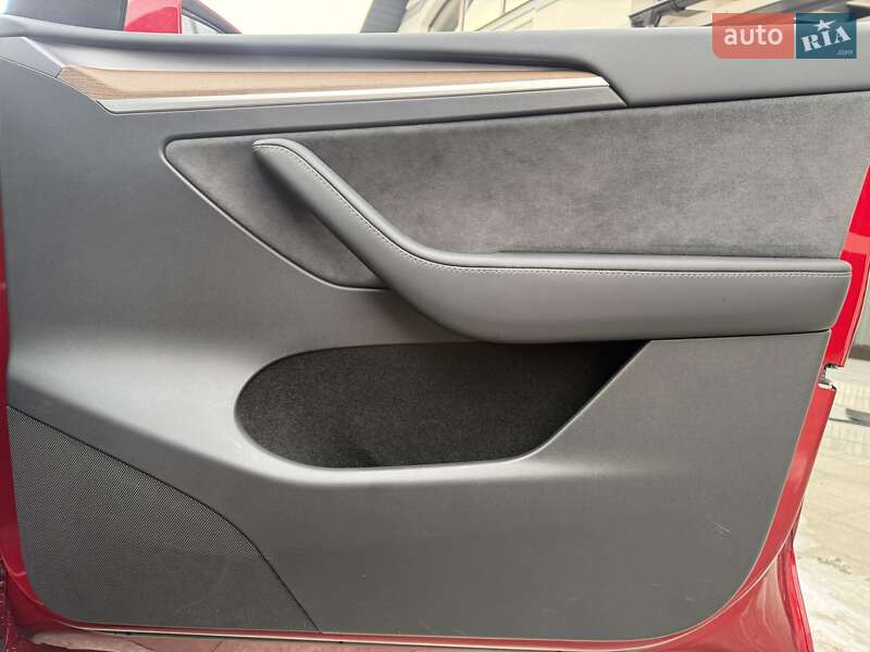 Внедорожник / Кроссовер Tesla Model Y 2024 в Ивано-Франковске