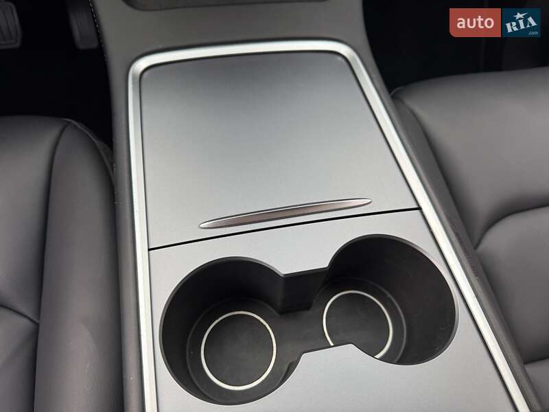 Внедорожник / Кроссовер Tesla Model Y 2024 в Ивано-Франковске