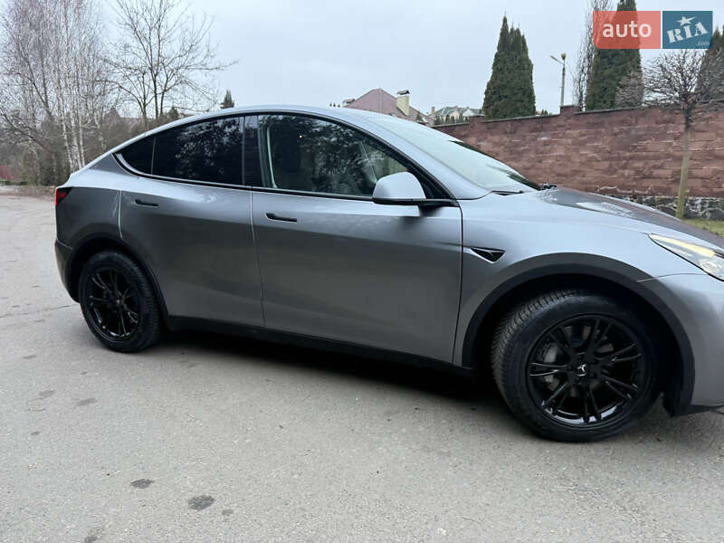 Внедорожник / Кроссовер Tesla Model Y 2025 в Ровно