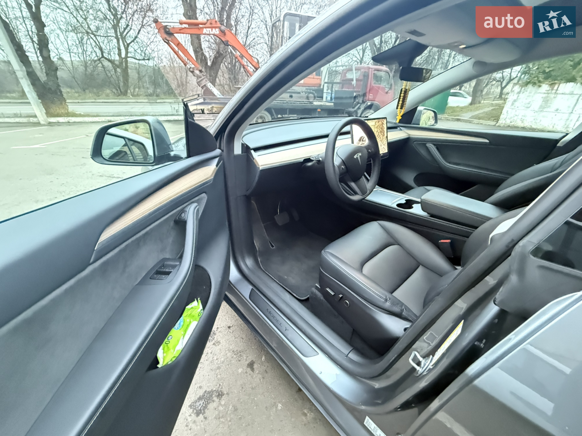 2025 Tesla Model Y - мініатюра 24