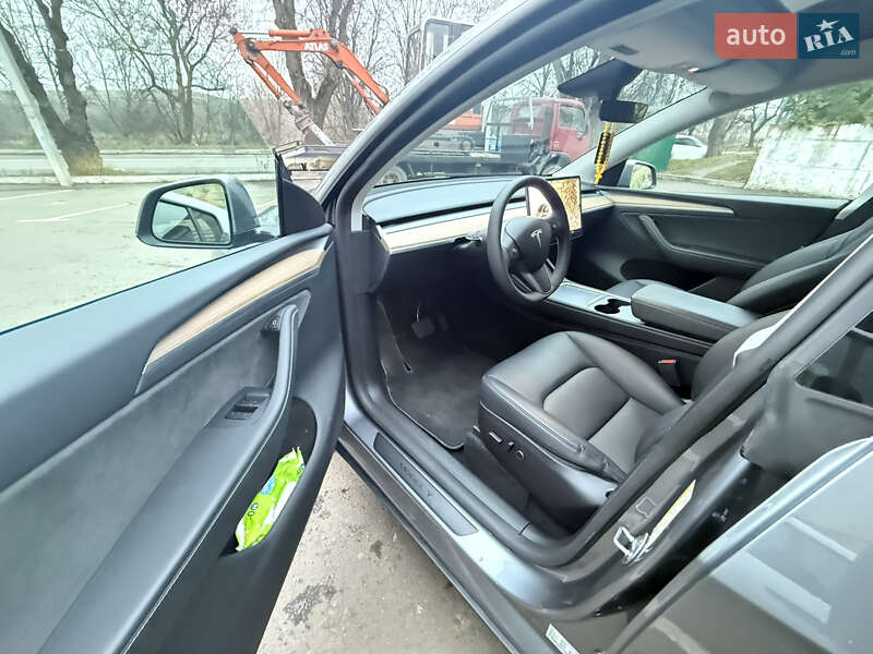 Внедорожник / Кроссовер Tesla Model Y 2025 в Ровно