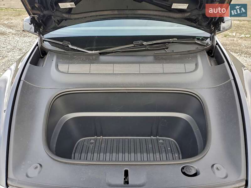 Внедорожник / Кроссовер Tesla Model Y 2025 в Киеве