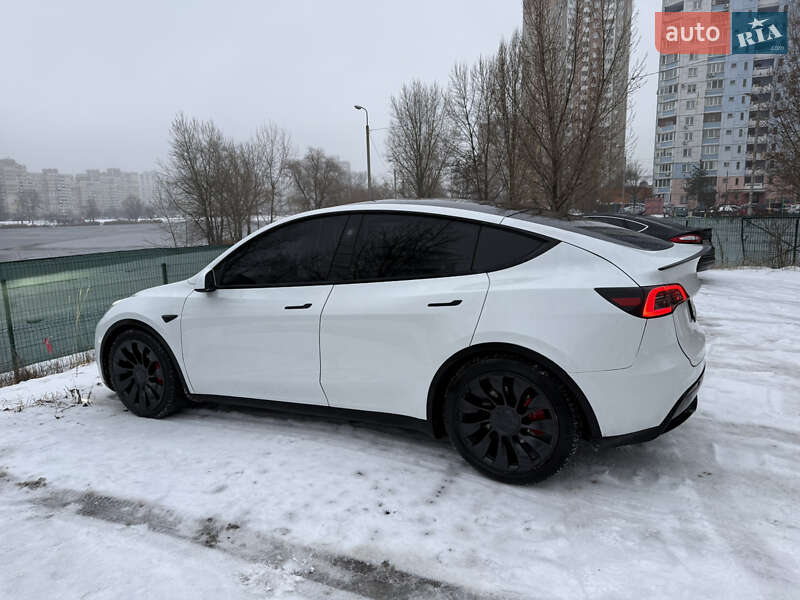 Внедорожник / Кроссовер Tesla Model Y 2024 в Киеве