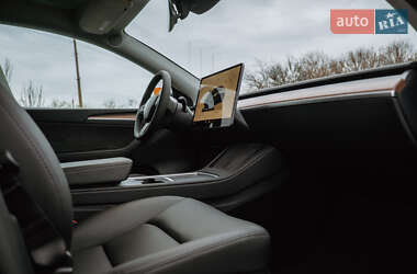 Внедорожник / Кроссовер Tesla Model Y 2024 в Запорожье