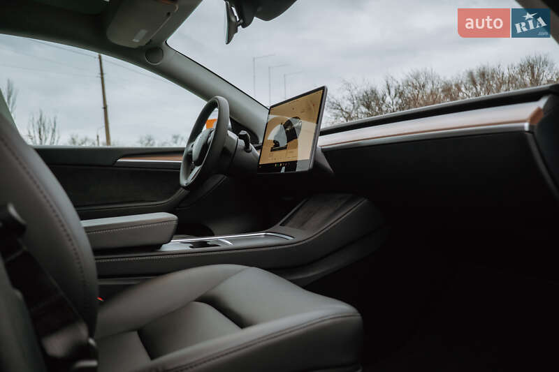 Внедорожник / Кроссовер Tesla Model Y 2024 в Запорожье