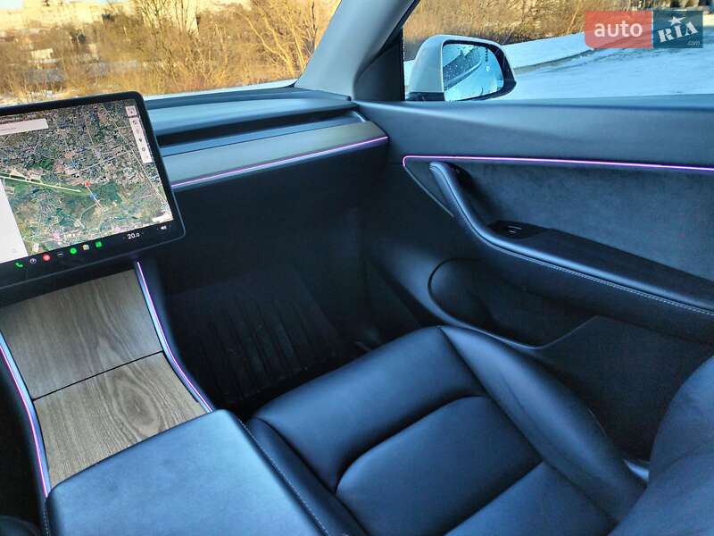 Позашляховик / Кросовер Tesla Model Y 2021 в Львові